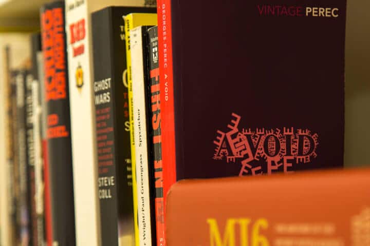 Bücherregal Mission Accepted Berlin