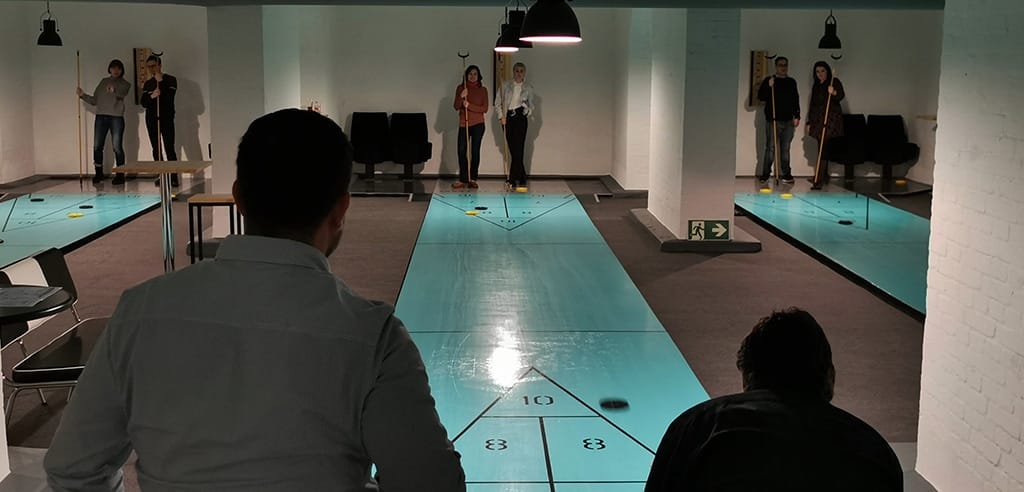 Shuffleboard Club in Berlin fuer den Junggesellenabschied