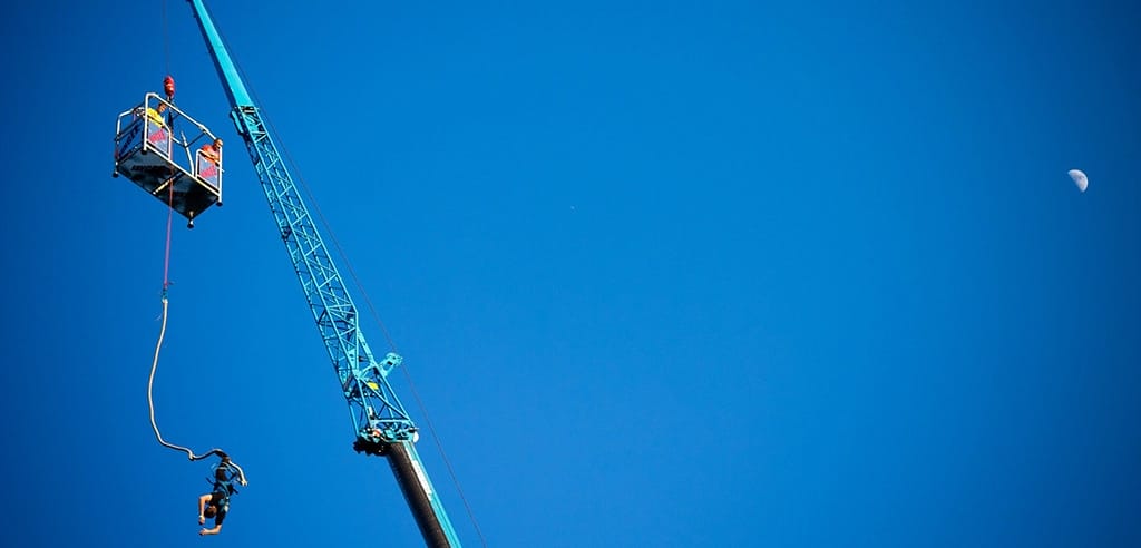 Bungee Jumping in Deutschland mobiler Kran Berlin