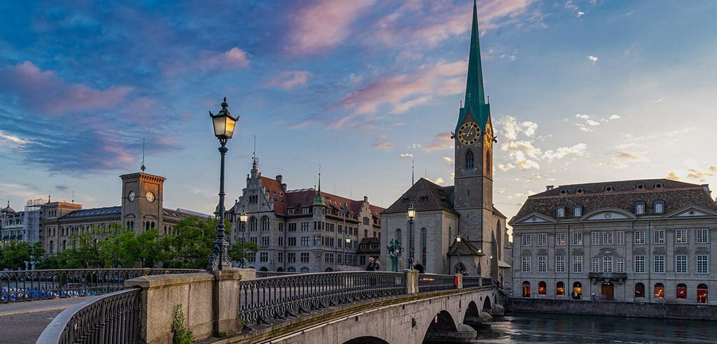 Stadtkulisse von Zürich Sightseeing bei Regen