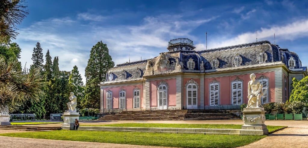 Das Schloss Benrath bei Düsseldorf ist ein schönes Ausflugsziel.