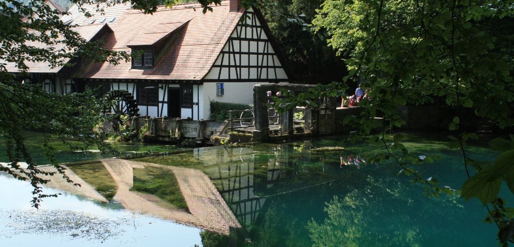 Der Blautopfsee haelt was er verspricht Ausflugsziele um Ulm