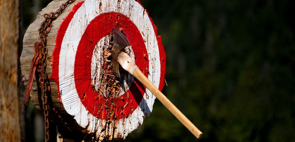 Axtwerfen bei Woodcutter in Berlin