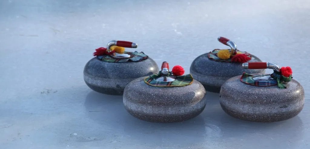Curling als Freizeitbeschäftigung bei Regen in Köln
