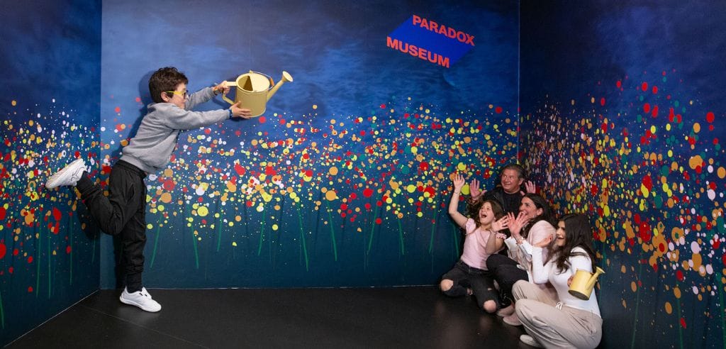 optische illusionen und coole kulissen im paradox museum