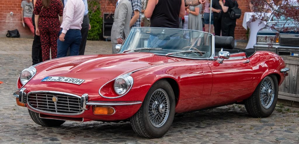 Spass im Team auf vier Raedern bei der Oldtimer-Rallye