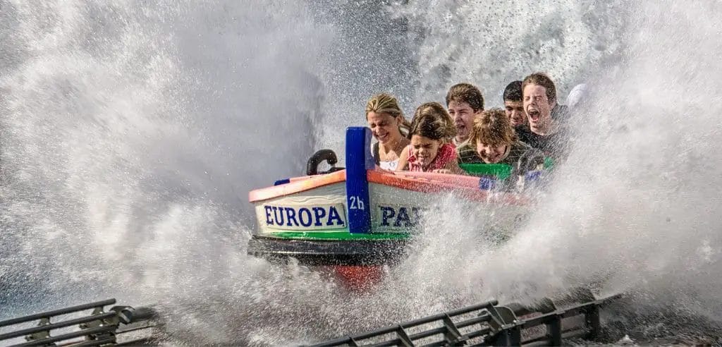 Wasserattraktionen im Europapark ideal für Familien mit Kindern