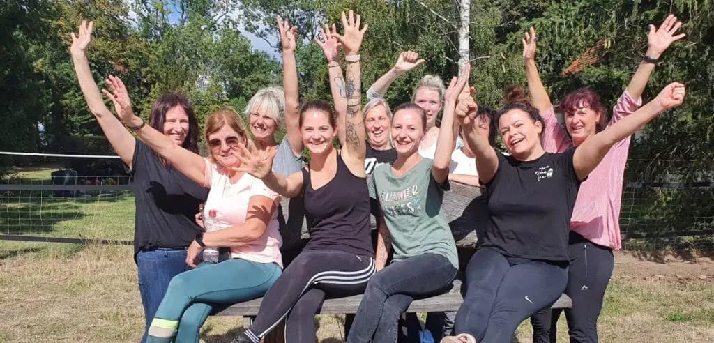 Glückliche Teilnehmer des Teamcoaching Angebots