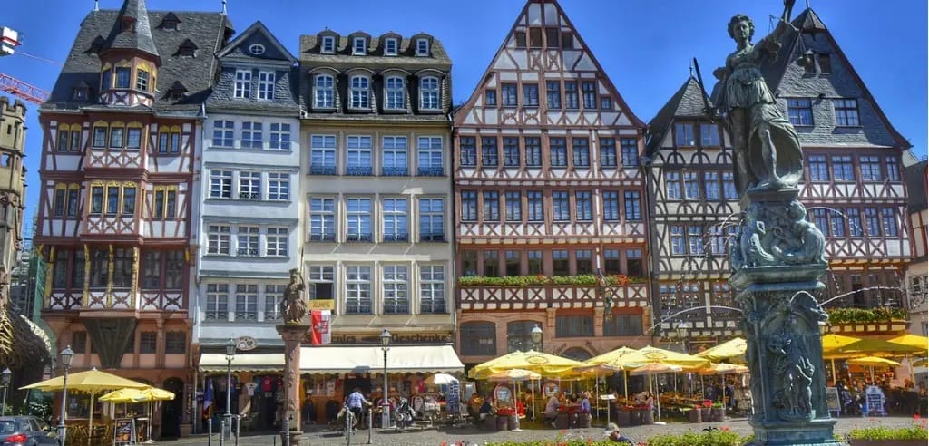 mit der Familie ins Café am Römerberg